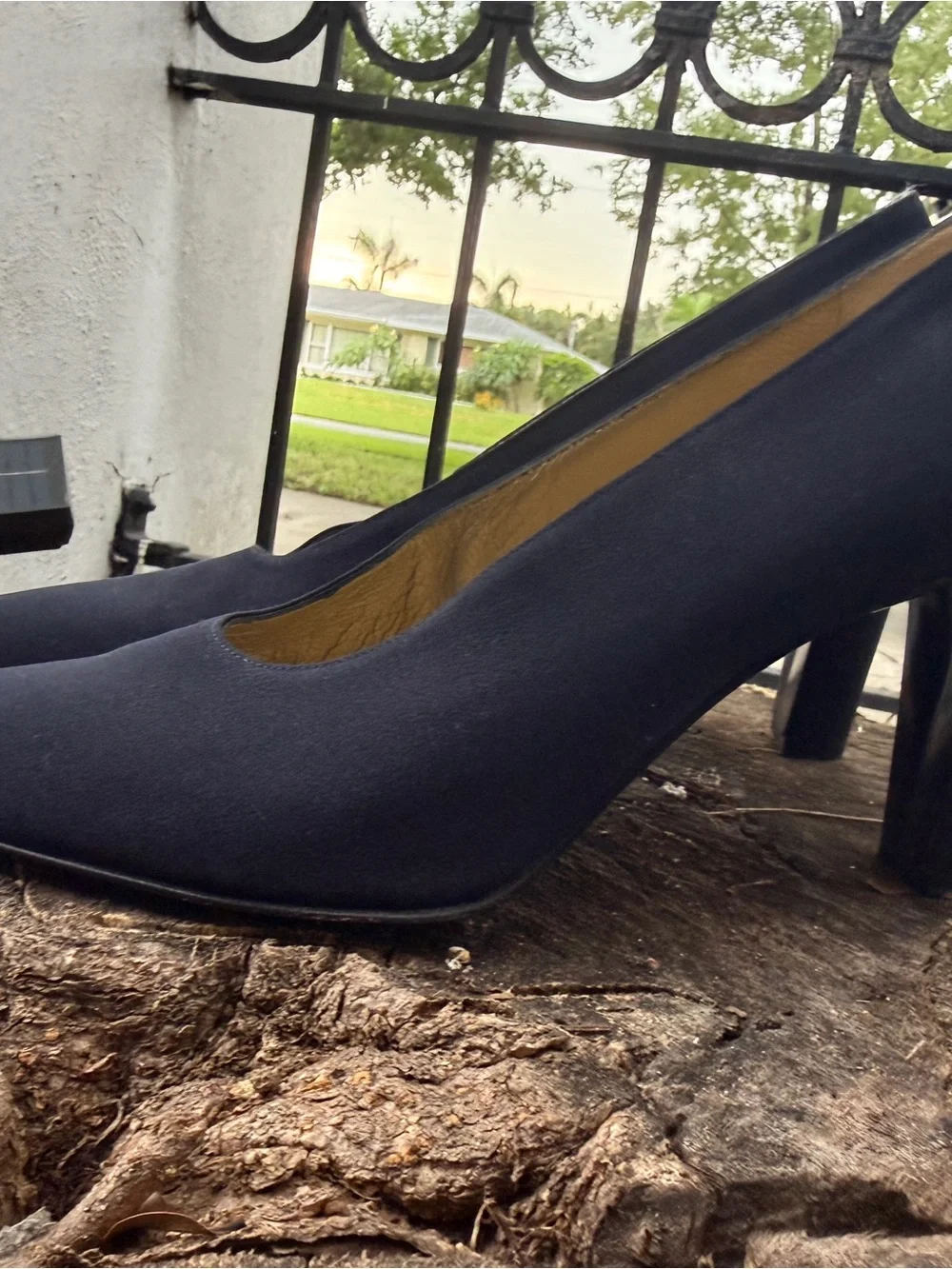 Yves Saint Laurent YSL Navy Pointed Pumps with Gold Interior Made in Italy Sz 7